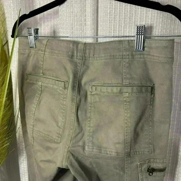 Anthropologie Jefferson Moto Cargo Pants Size 25 Light Olive Green Zipper Detail - Picture 8 of 14